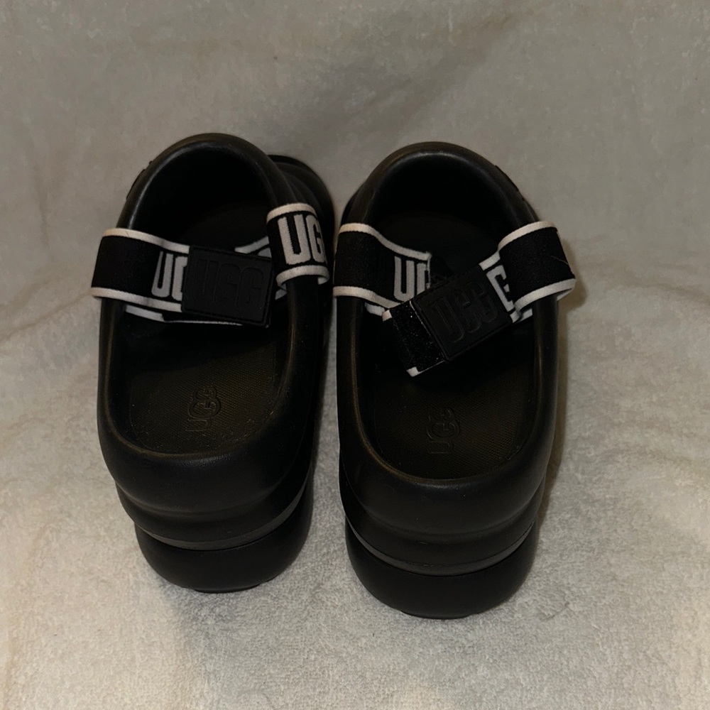 Like New! Ugg Sport Yeah Slide size 9 - Picture 5 of 5